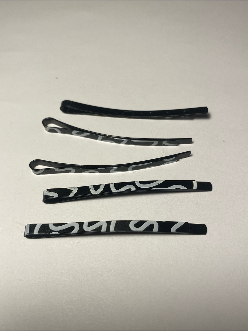 Black and White Patterned Bobby Pin Set - Women Hair